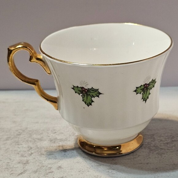 Vintage Poinsettia Teacup Royal Windsor Fine Bone China England - Picture 4 of 8